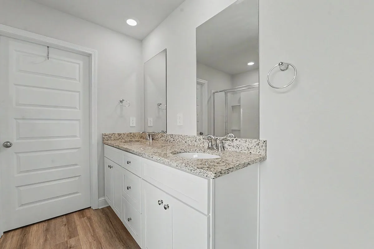 4 bed, 2.0 bath, 1915 sqft, $1,950 — Photo 3