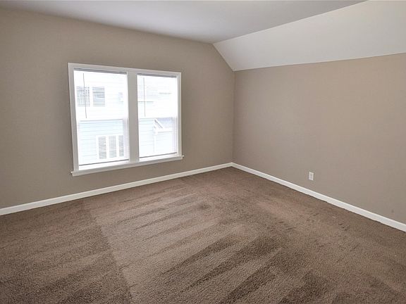 3rd image of 288 1/2 S Hickory St