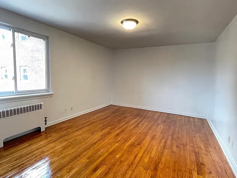 440 Lawn Ave #5 — Photo 3