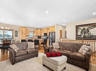3301 Woodside Dr SE, Minot, ND 58701