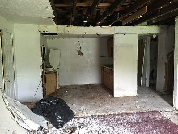 2nd image of 2912 Station St