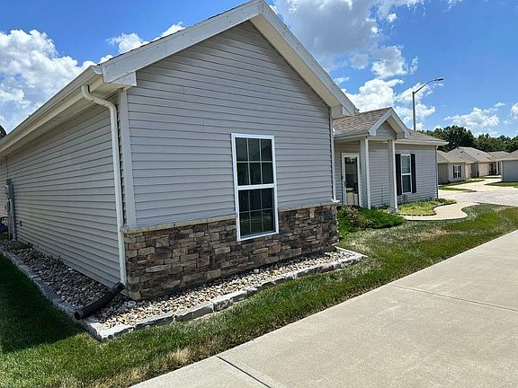 3rd image of 840 NE 65th Ter