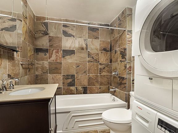 3rd image of 661 Washington St #3R