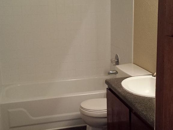 4th image of 1505 Tennis Dr APT 105