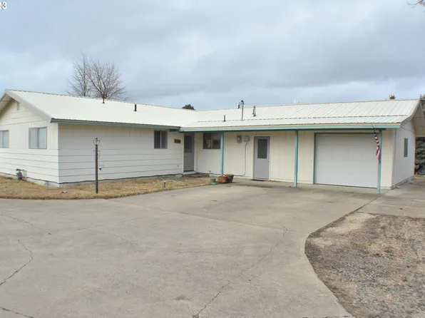 10808 S D St, Island City, OR 97850