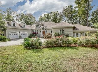 11 Mariners Watch Ln, Kilmarnock, VA 22482