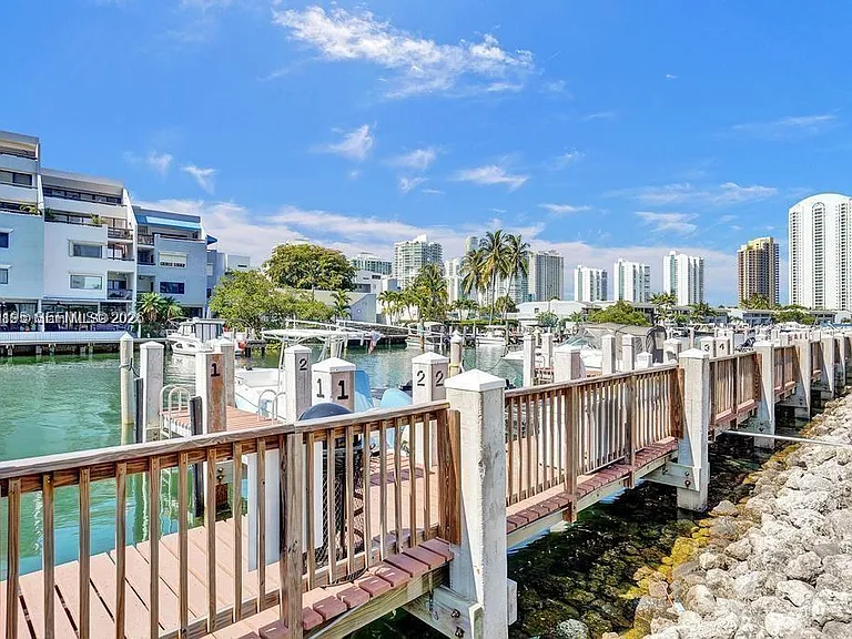 400 Kings Point Dr #320 — Photo 18
