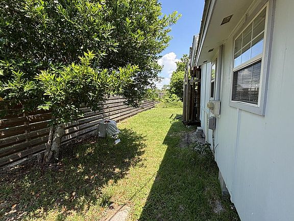 5th image of 9242 Cockles Ave