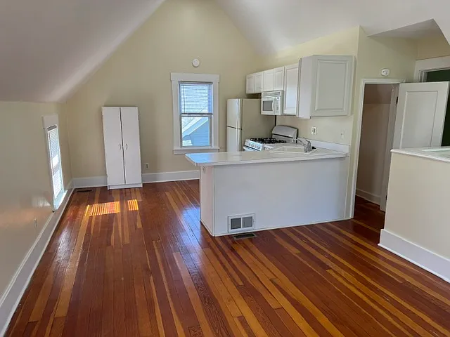641 Forest Ave #2 — Photo 7