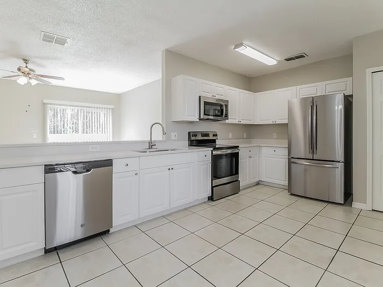 1005 Dudley Dr — Photo 8