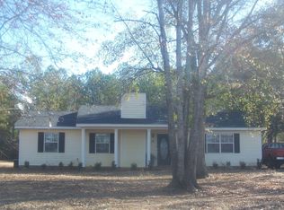 28 Folmar Dr, Headland, AL 36345