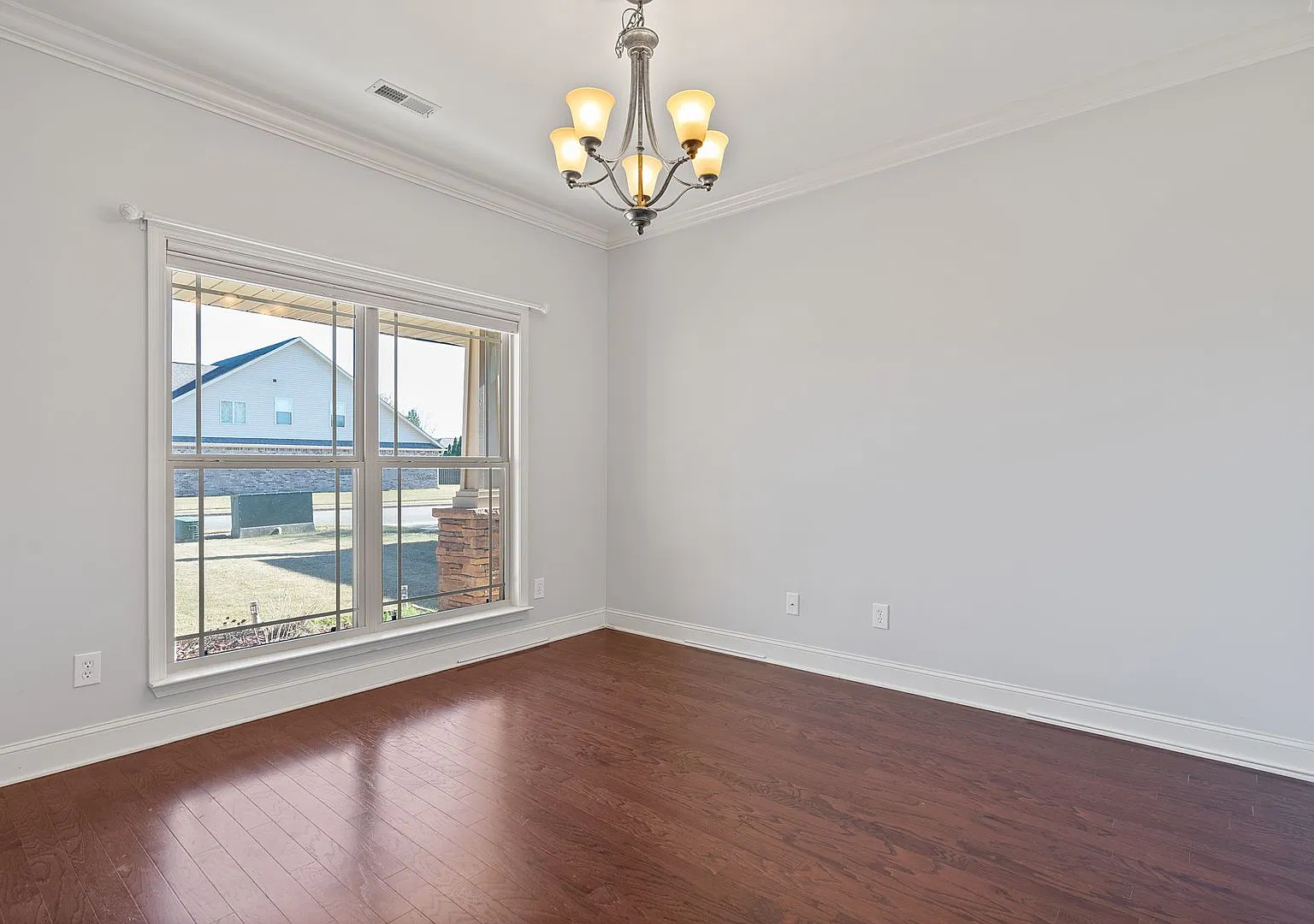 4 Bedrooms!! Minutes From Redstone Arsenal And Huntsville International Airport — Photo 2