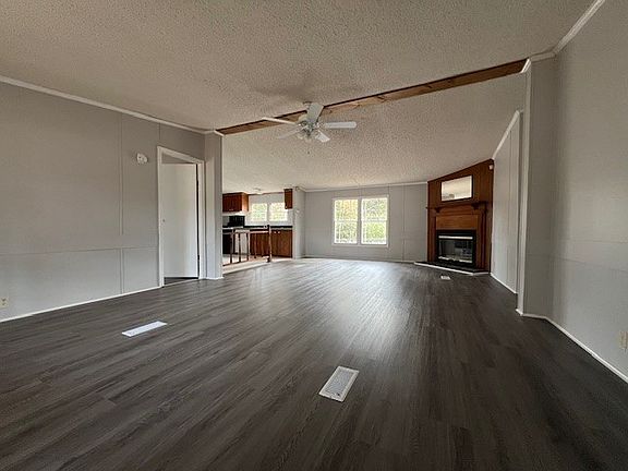 5th image of 1345 Bay St SE