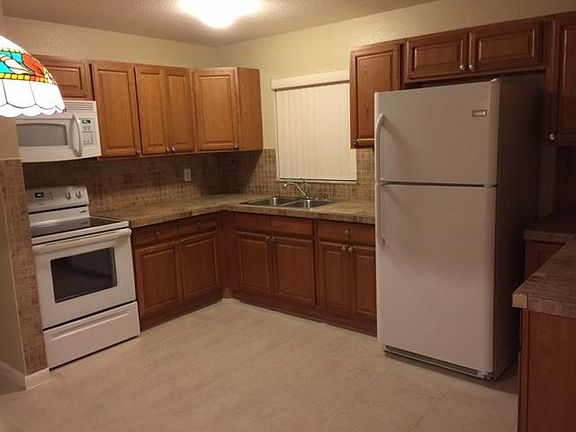 Large eat in kitchen 