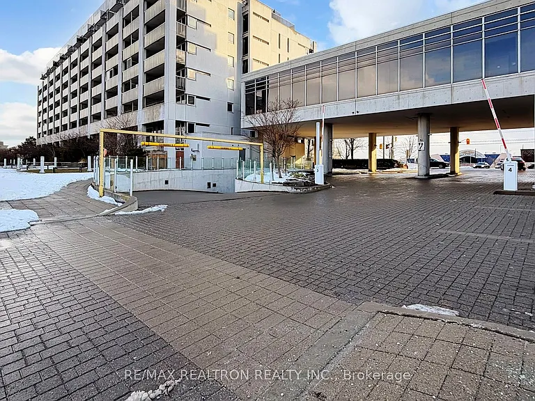 1050 The Queensway #217 — Photo 7