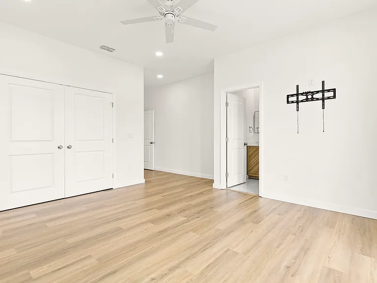 210 E Columbus Dr #1 — Photo 18