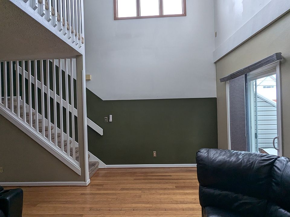 High ceilings, Sliding Doors to Private Back Patio