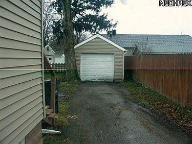 3rd image of 658 E Archwood Ave