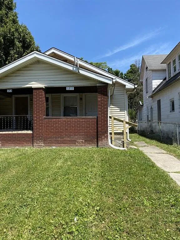 1211 N Lasalle St photo 1