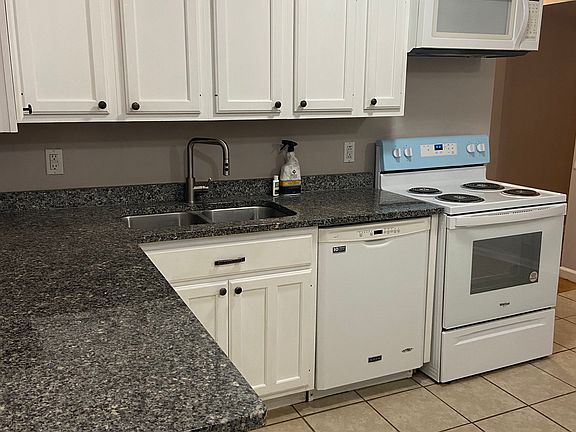 3rd image of 445 Barkley Dr