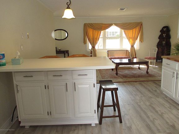 3rd image of 463A Portsmouth Dr
