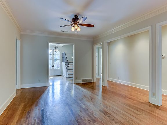 3rd image of 900 Deloach Ln