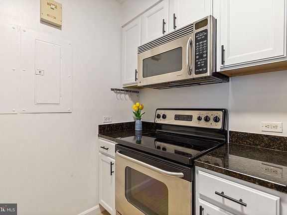 5th image of 880 N Pollard St APT 406