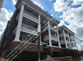 305 E 43rd St APT 3W, Kansas City, MO 64111