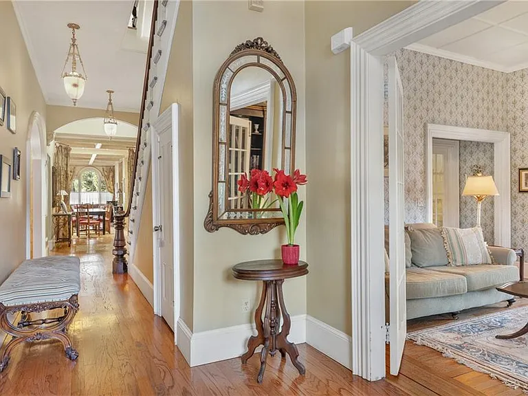 287 Gibbs Ave — Photo 3