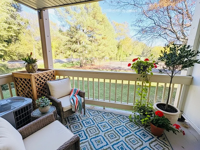 5802 Royal Ridge Dr #M — Photo 3