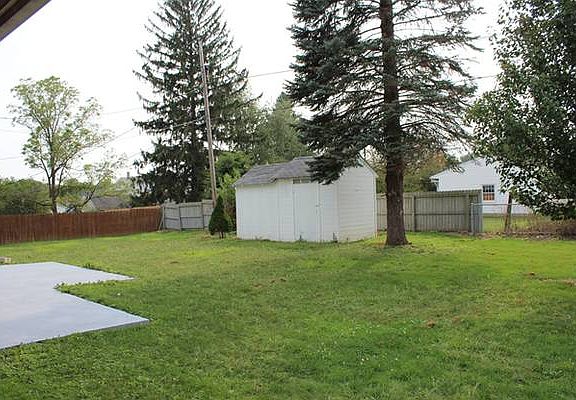 3rd image of 807 Beverly Dr