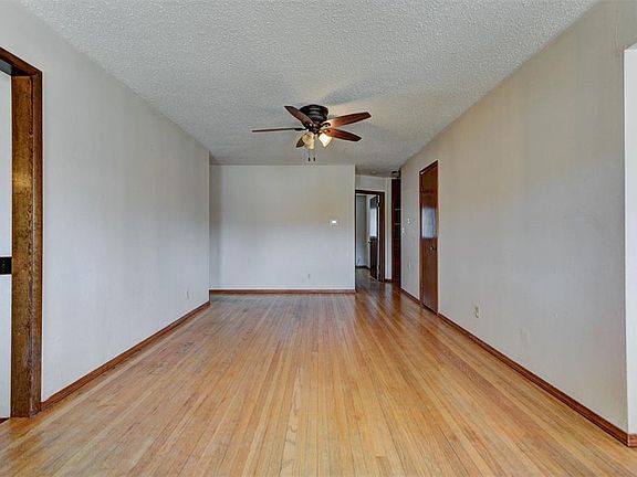 5th image of 121 Larry Ave