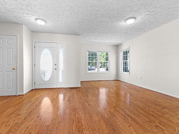 5th image of 77 Pinnacle Ln