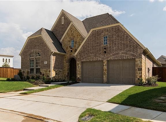 2nd image of 2405 Surrey Ct