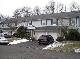 27 Hawthorn Dr, Edison, NJ 08820