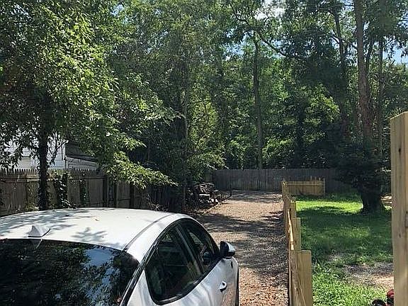 3rd image of 76 Moffitt Blvd