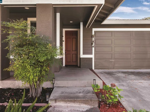 2046 Northfield Dr, Santa Rosa, CA 95403