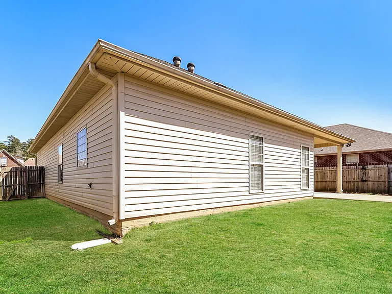 2045 Highview Way — Photo 24