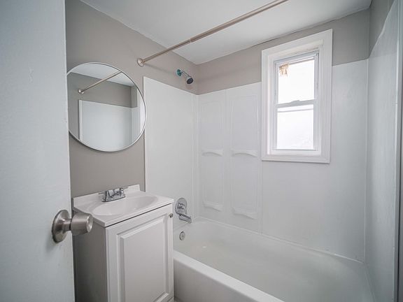 5th image of 19 Newell Ave #4b4f623e7