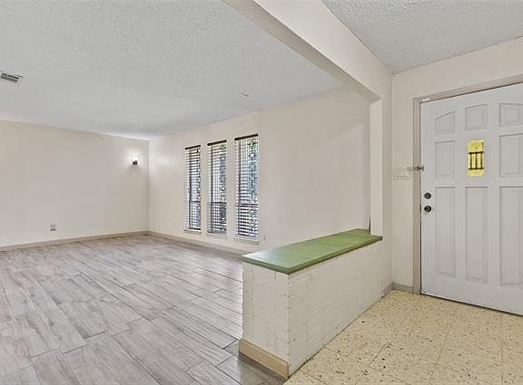 4th image of 225 Sheffield Dr