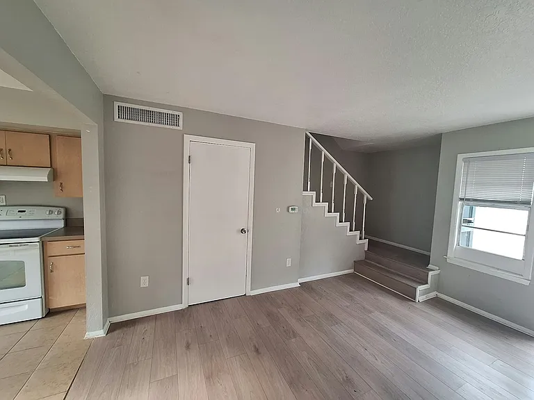 919 E Orange St #B — Photo 16