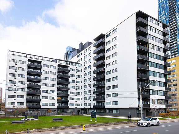 3rd image of 105 Isabella St #703
