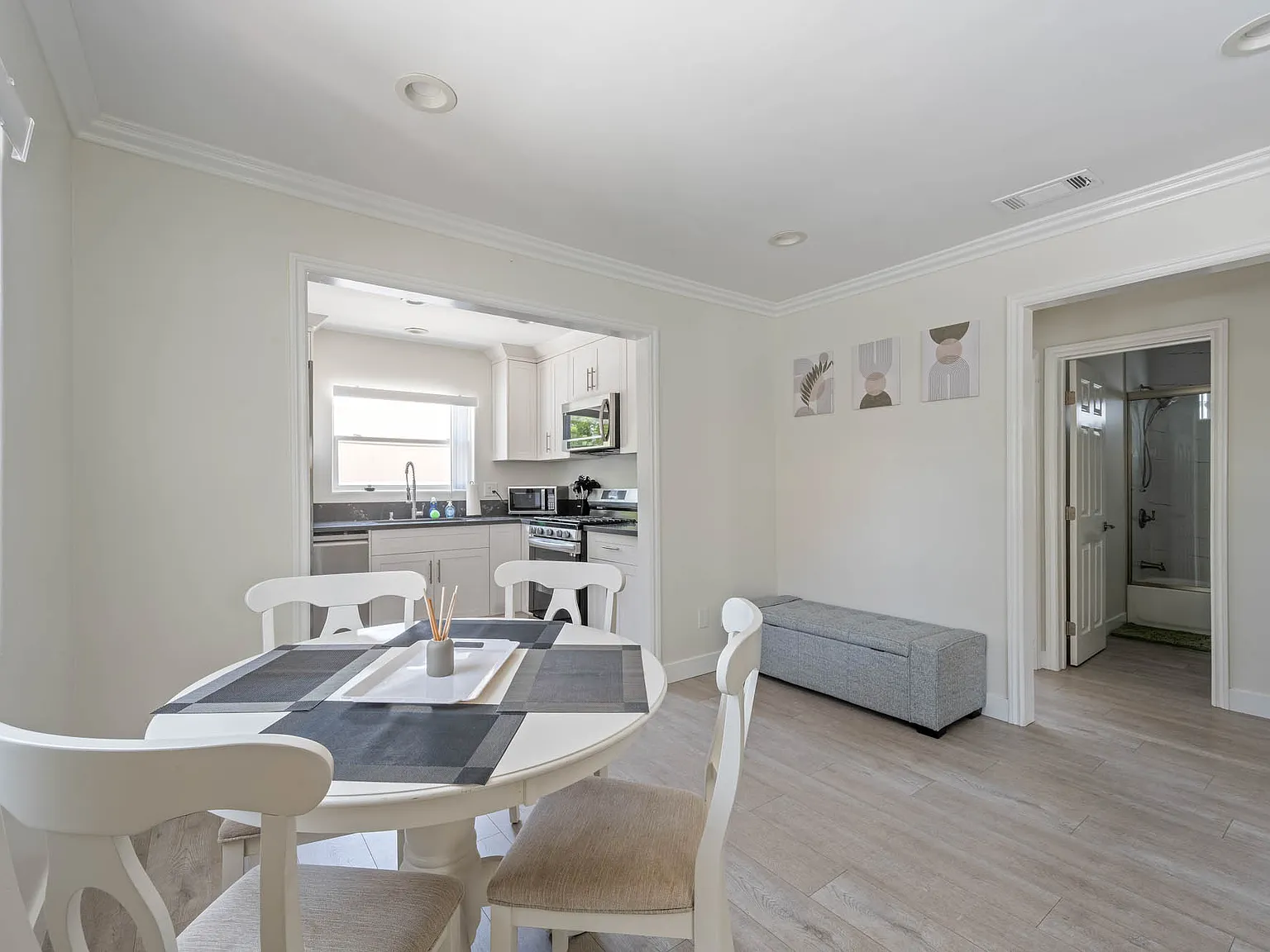 2 bed, 2106 sqft, $3,500 — Photo 4