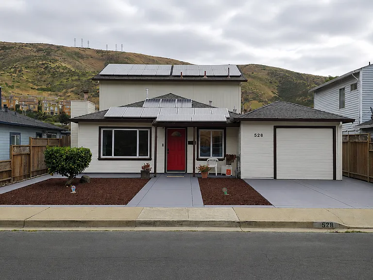 528 Larch Ave — Photo 1