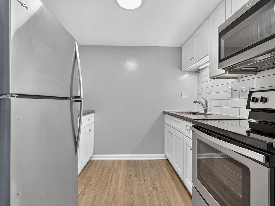 315-329 Kimbell Apartments