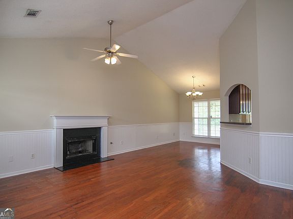 5th image of 520 Arrie Dr