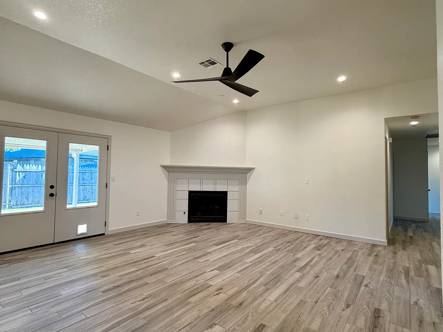 3 bed, 1573 sqft, $2,000 — Photo 2