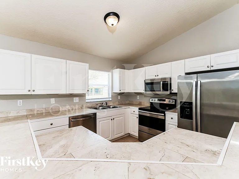1412 NW 12th Pl — Photo 7