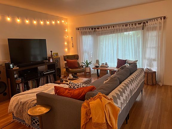 3rd image of 2311 20th St #2311