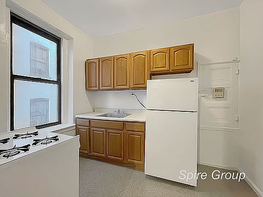 3rd image of 69 Tiemann Pl APT 10